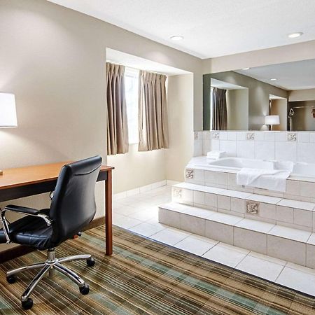Quality Inn & Suites I-81 Exit 7 Bristol Buitenkant foto
