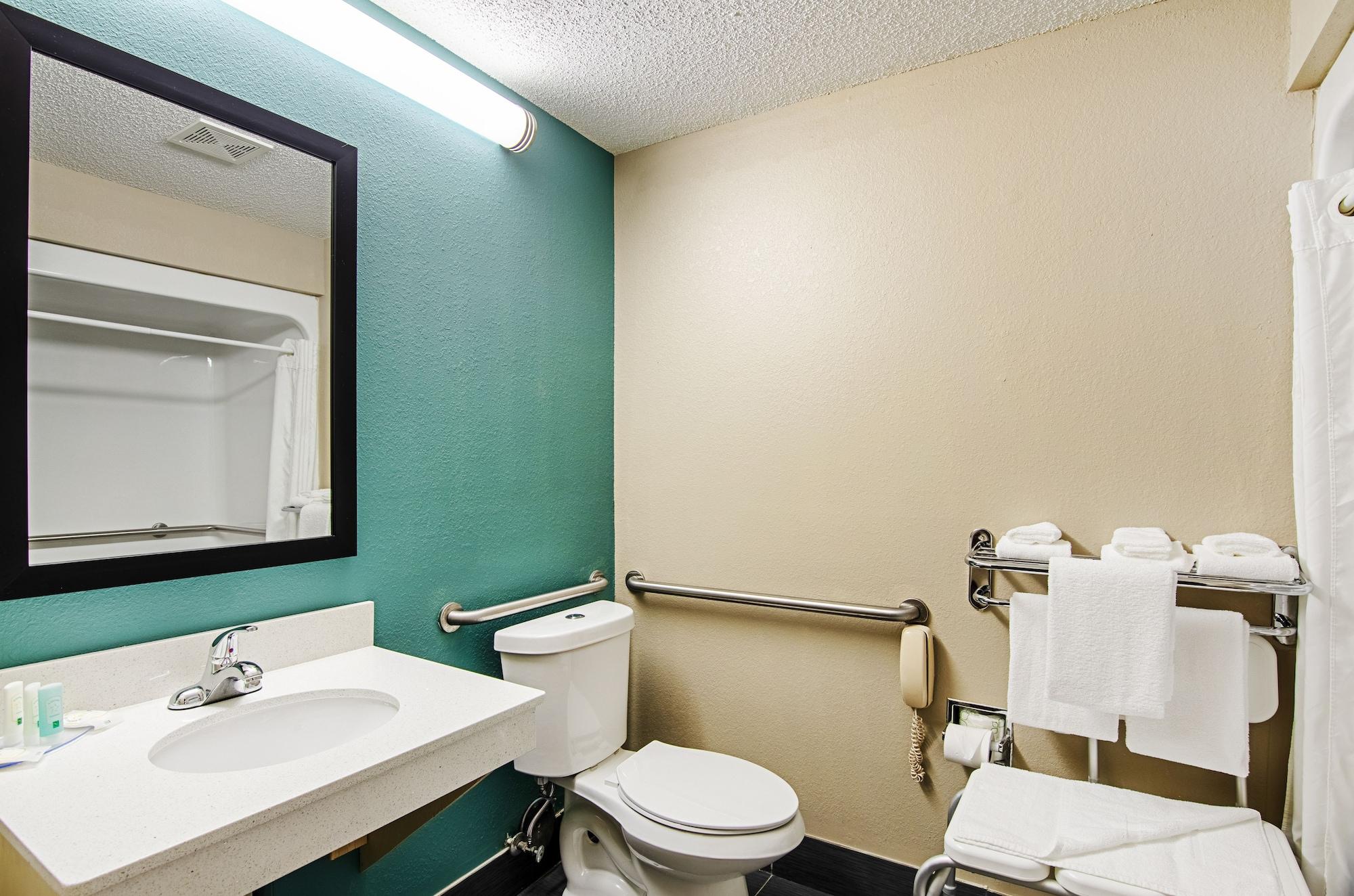 Quality Inn & Suites I-81 Exit 7 Bristol Buitenkant foto
