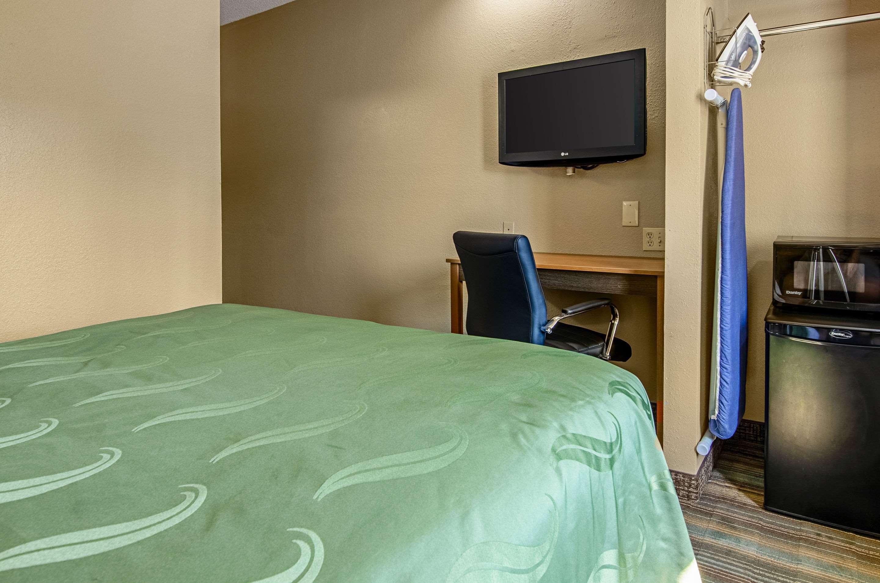 Quality Inn & Suites I-81 Exit 7 Bristol Buitenkant foto