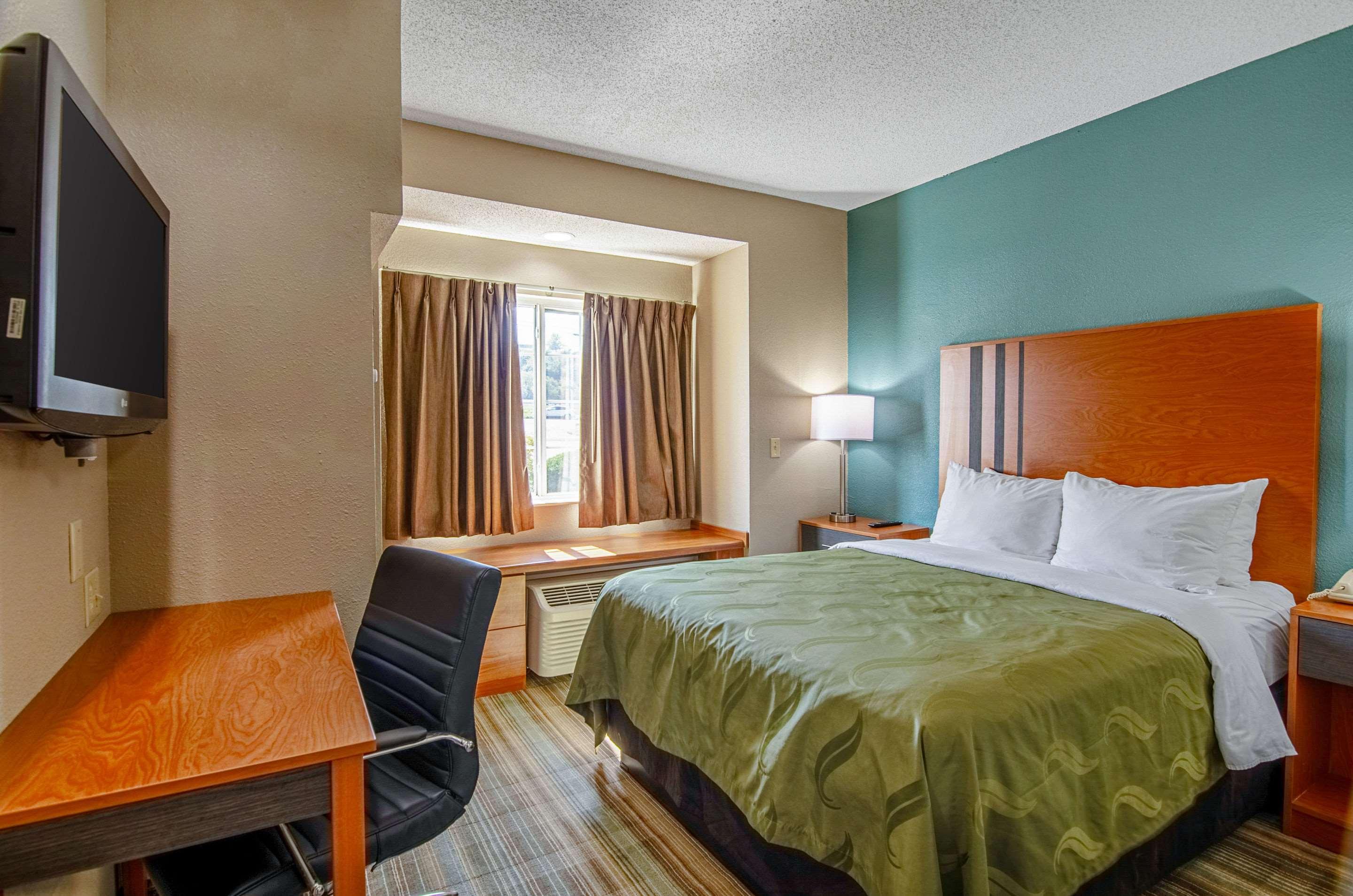 Quality Inn & Suites I-81 Exit 7 Bristol Buitenkant foto