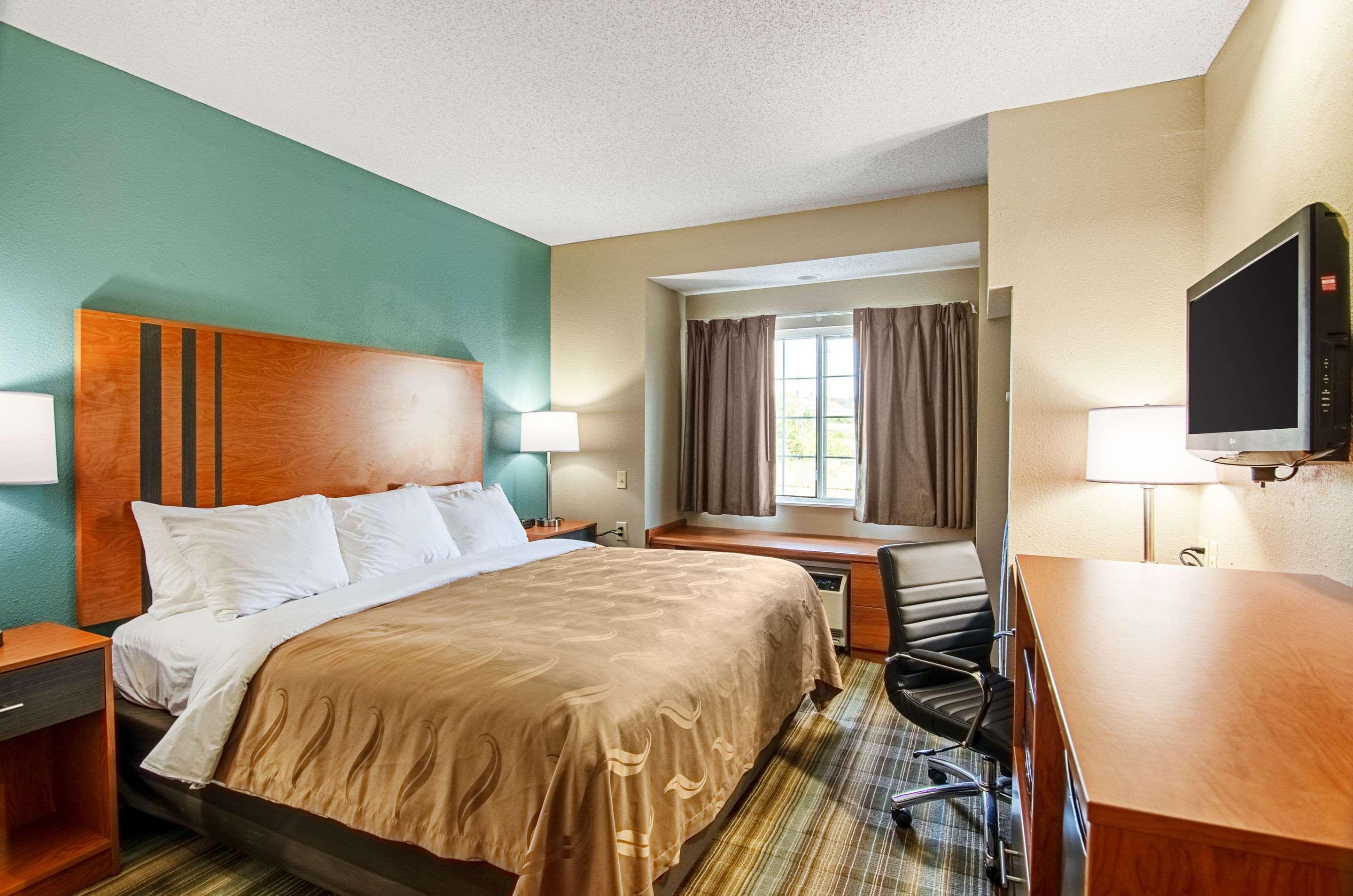 Quality Inn & Suites I-81 Exit 7 Bristol Buitenkant foto
