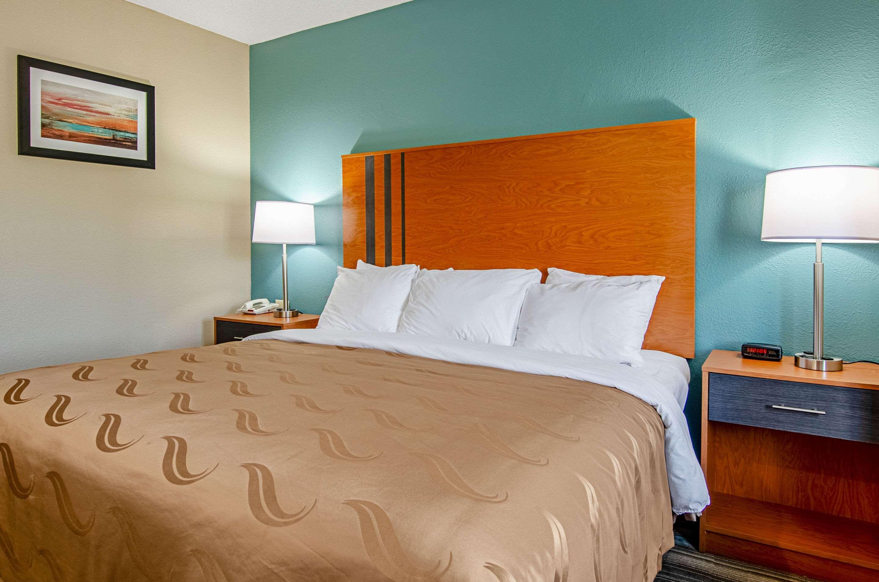 Quality Inn & Suites I-81 Exit 7 Bristol Buitenkant foto