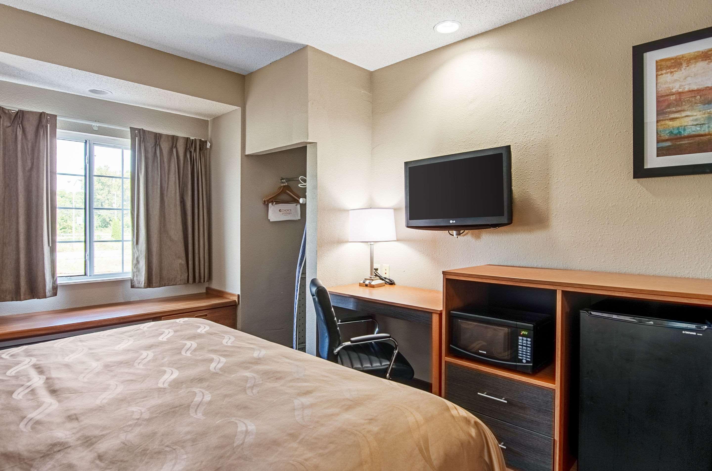 Quality Inn & Suites I-81 Exit 7 Bristol Buitenkant foto