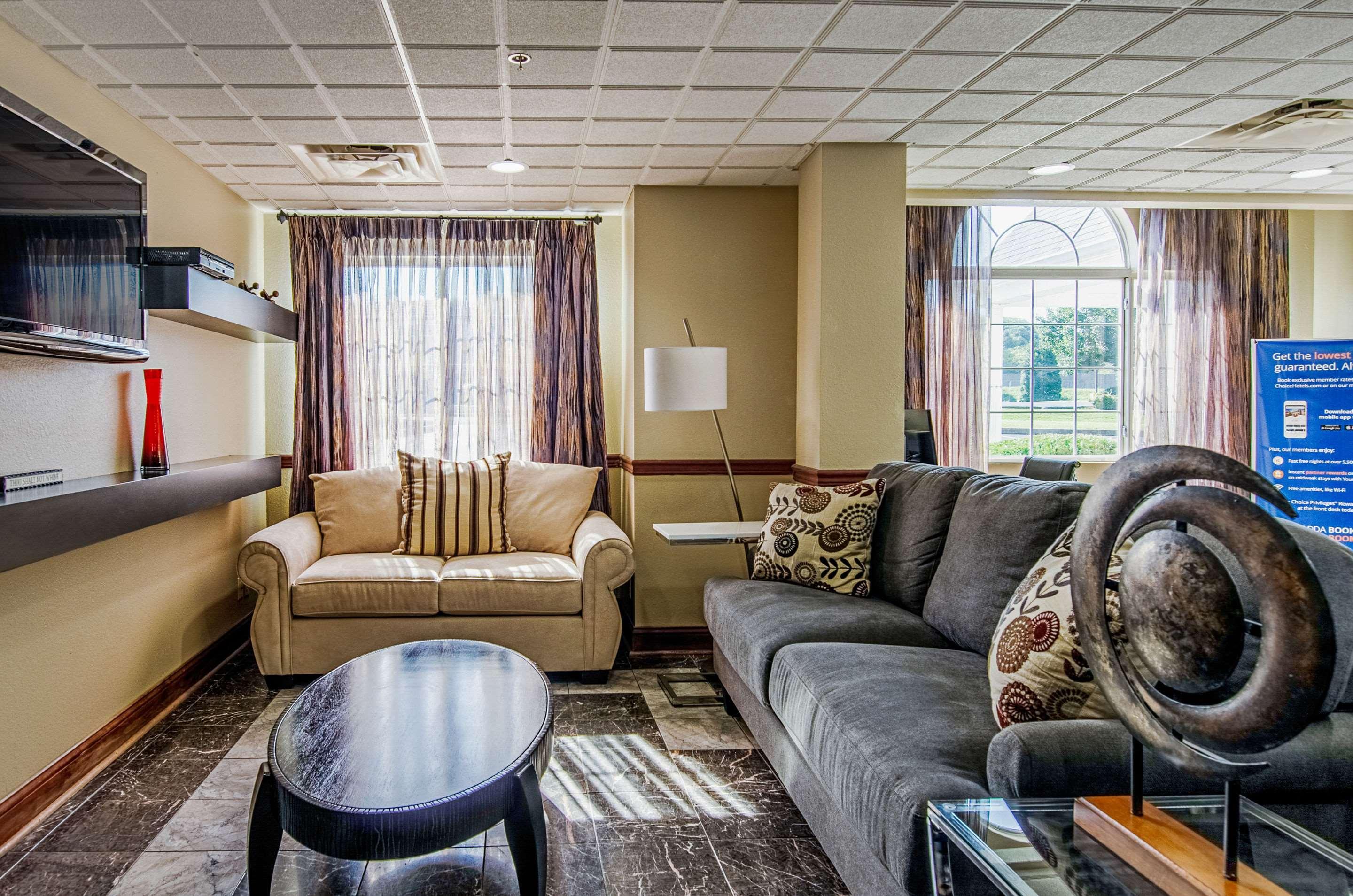 Quality Inn & Suites I-81 Exit 7 Bristol Buitenkant foto