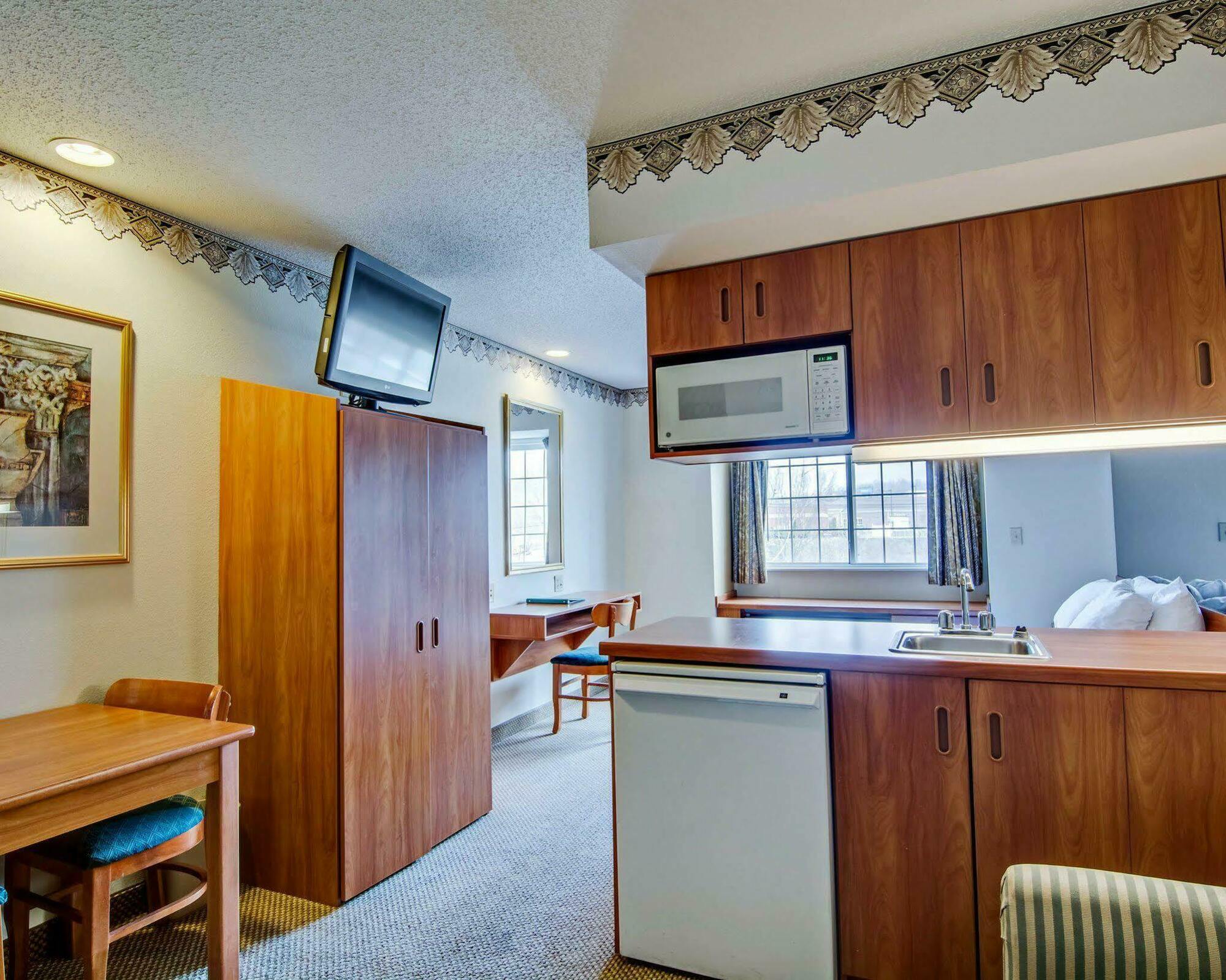 Quality Inn & Suites I-81 Exit 7 Bristol Buitenkant foto