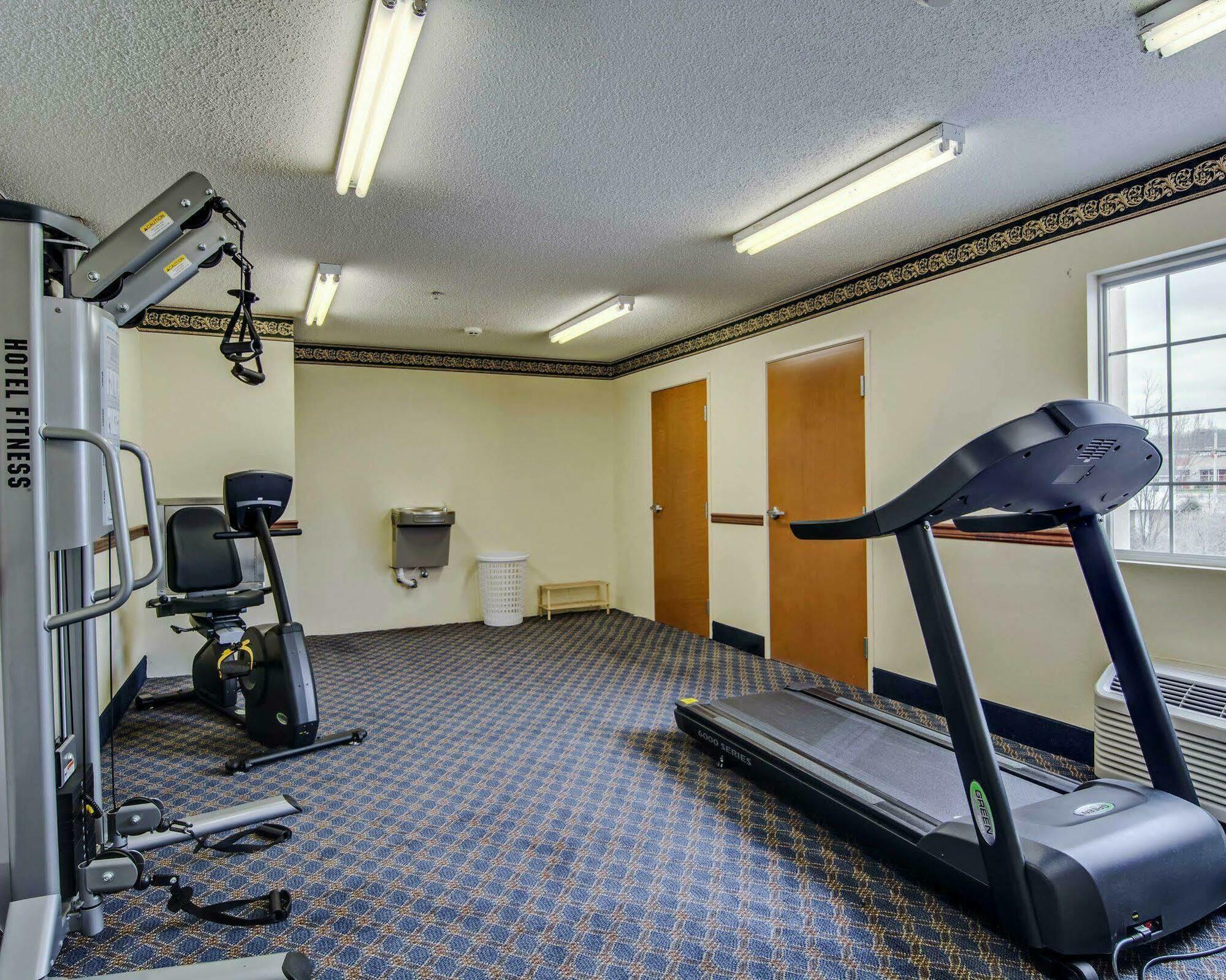 Quality Inn & Suites I-81 Exit 7 Bristol Buitenkant foto