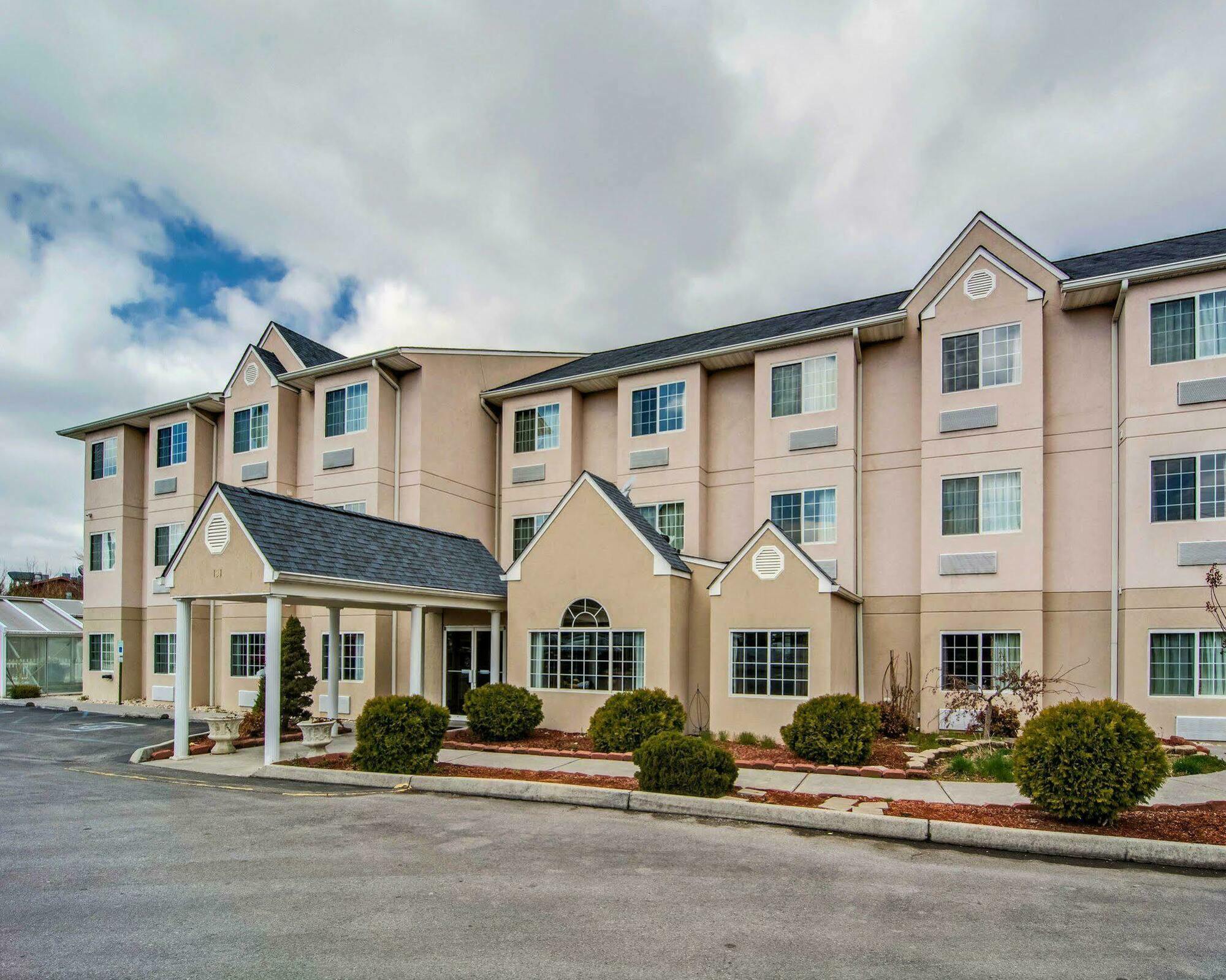 Quality Inn & Suites I-81 Exit 7 Bristol Buitenkant foto