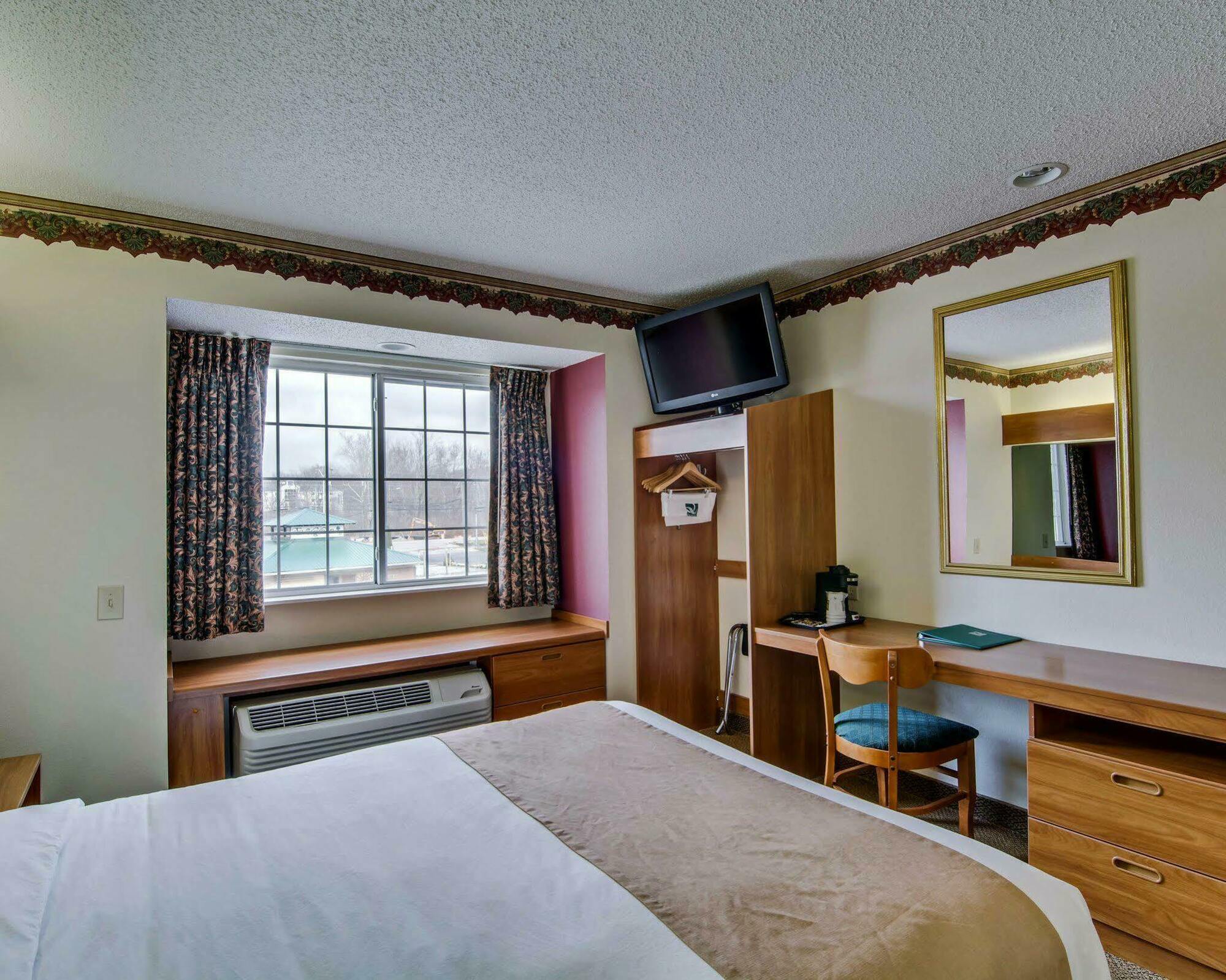 Quality Inn & Suites I-81 Exit 7 Bristol Buitenkant foto